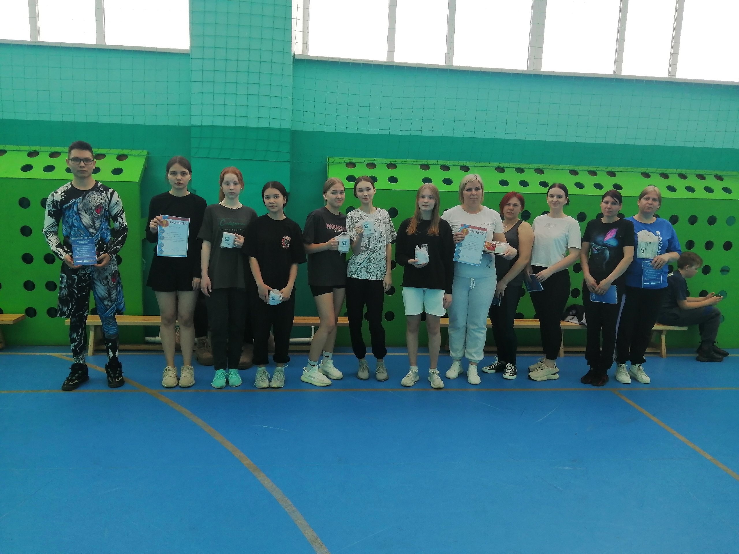 16 марта в МКОУ Юргамышская СОШ прошла товарищеская встреча по волейболу между командой учащихся и командой родителей..