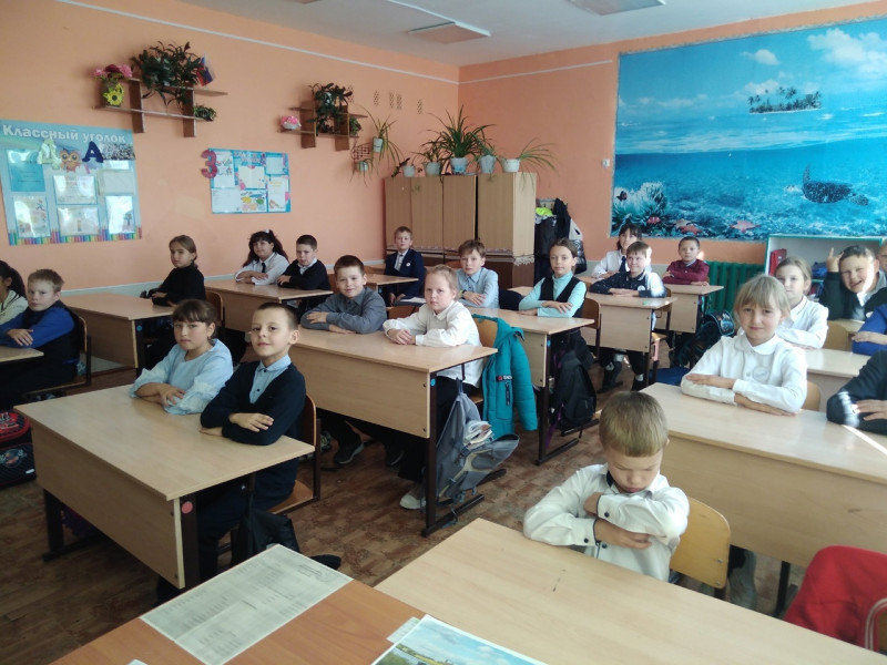 Сегодня для учащихся 4 «А» класса Юргамышской СОШ (кл.руководитель Киселёва О.Г.) прошел краеведческий урок «Край, где начинается Родина»..