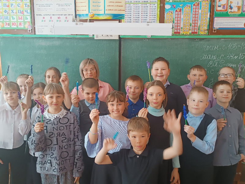 Ученики нашей школы приняли участие в мастер-классе «Крымская лаванда», который был посвящен Дню воссоединения Крыма с Россией.